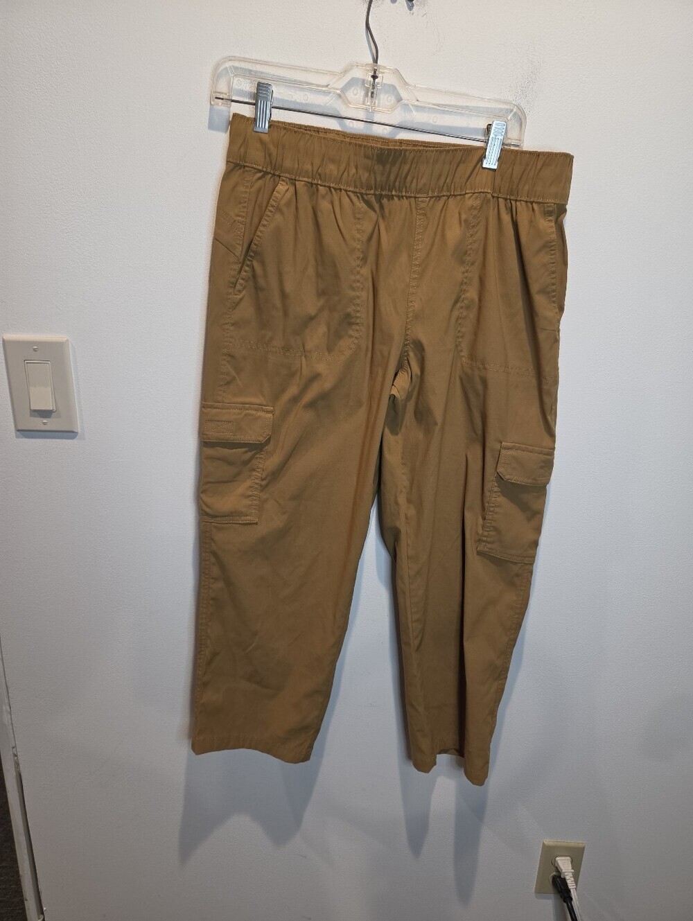 Eddie Bauer Womens Size 10 Gorpcore Tan Cropped Cargo Pants